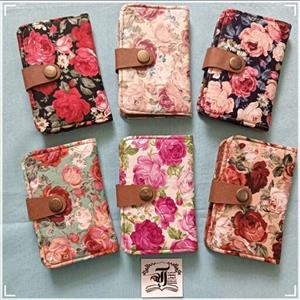 جا کارتی پارچه ای طرح گل دار دارای 10 عدد جای کارت