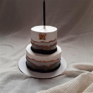 مینی کیک 650 گرمی 2 طبقه کم خامه هزینه ارسال به عهده مشتری میباشد