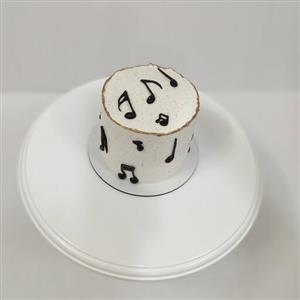 مینی کیک 3نفره کاکائویی همراه با تزینات فوندانتی نت موسیقی