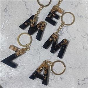 سرکلیدی حروف انگلیسی مشکی طلایی رزینی سایز حدود5سانت