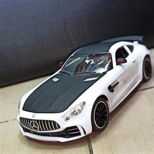 ماکت فلزی ماشین مرسدس بنز AMG مقیاش1.24 برند chezhi رنگ سفید و مشکی