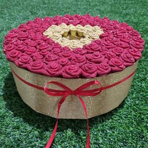 باکس گل قرمز و طلایی اکلیلی سایز متوسط