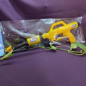 تفنگ ابپاش بطری خور بزرگ رنگ زرد مناسب برای فضای باز برای روز های گرم تابستون