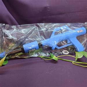 تفنگ ابپاش بزرگ بطری خور  اسباب بازی رنگ ابی مناسب برای فضای باز واسه روز های گرم تابستون