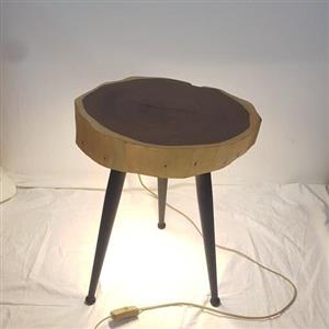 میز عسلی چوبی چراغ دار