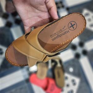 صندل زنانه، جنس تمام چرم ، رنگ قوه ای روشن ، چسبی