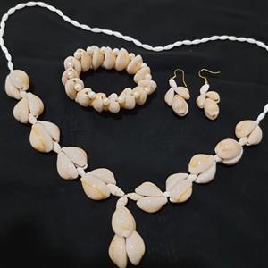 ست گردنبند ، دستبند و گوشواره صدفی