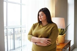 پاورپوینت بررسی هزینه انرژی و سرعت راه رفتن ترجیحی در زنان با وزن نرمال و اضافه وزن