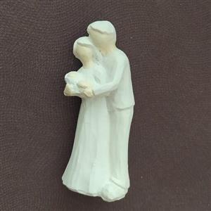 بیس خام مجسمه خانواده ،پدر،مادر،ونوزاد ،10سانتی،مناسب قالبگیری