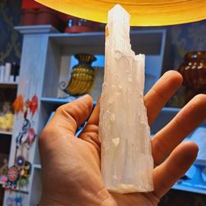 سنگ طبیعی سلنایت 159گرم سنگ چشم سوم سنگ حس ششم تقویت چشم سوم  سنگ چاکرا سنگ چاکرا ریشه ساتین اسپار  تراش سنگ سلنیت