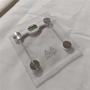 ترازوی دیجیتال سان ست ساده سفید