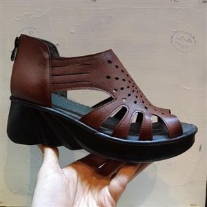 کفش زنانه صندل طبی راحتی سوراخدار  لژ بلند دمپایی روزمره عسلی مناسب زیپ دار رویه بلند پوشیده مخصوص کمر و زانو پیاده روی