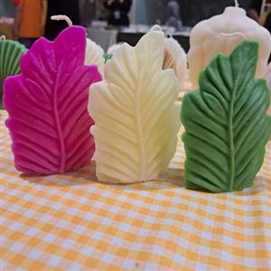 شمع برگ برگ قابل اجرا در هر رنگی قابل اجرا در هر تعدادی پارافین مصرفی یک درصد سفید