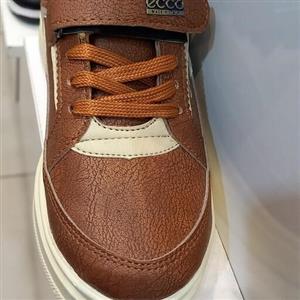 کفش اسپرت پسرانه ecco سه رنگ از سایز31تا36زیره پیو