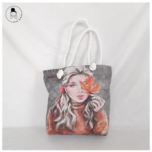کیف دخترانه دسته کنفی با طرح دختر پاییز، زیپ دار و بسیار زیبا 