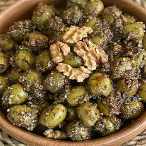 زیتون پرورده سبز،زیتون پروده گردویی ،زیتون پرورده سنتی گیلان 500 گرمی