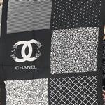 شال Chanel و Lv راحت سبک جنس نخی سفید مشکی منگوله دار 