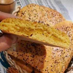 نان فطیر  مغزدار سنتی با طعمع دارچینی وزنجفیلی مناسب صبحانه بدون مواد نگهدارنده وکاملا سالم و با مخمر کم وتخمیر طولانی..