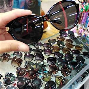 عینک افتابی زنانه یو وی 400 به همراه کاور و دستمال و ارسال رایگان