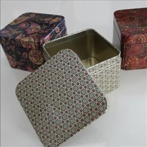 قوطی فلزی خاتم مربعی با ابعاد 8در8 و ارتفاع 5.5سانت (ترمه)