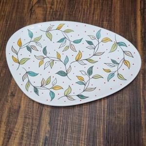 دیس سرامیکی دفرمه با طرح برگ های پاییزی نقاشی زیرلعابی