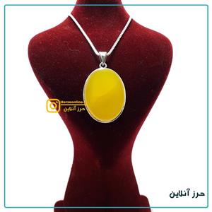 مدال گردن آویز نقره عقیق زرد شرف الشمس دارای 4حرز شریف دستنویس روی پوست آهو