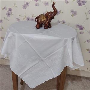 رومیزی یا سفره ساده رنگ سفید قابل استفاده از هر دو روی کار