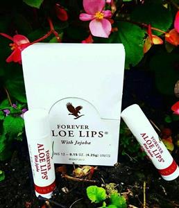 مرطوب کننده و نرم کننده لب فوراور مدل Aloe Lips حجم 4.25 گرم مرطوب کننده لب آلوئه ورا با جوجوبا فوراور