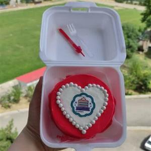 بنتو کیک طرح قلب با وزن حدودی 300 گرم( پس کرایه )