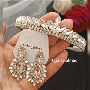 ست تاج و گوشواره ظریف و زیبا .با درخشندگی فوق العاده ،با سنگ های اصل و قیمتی.