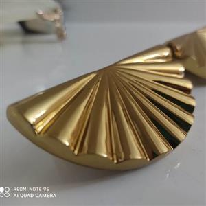 دستگیره صدفی  نیم دایره طلایی و کروم فاصله بین دو پیچ 32 میلیمتر طول 7 سانت عرض 3.5سانت
