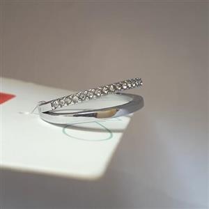 انگشتر  نگینی برند accessories با رنگ نقره ای