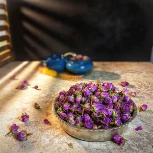 غنچه گل سرخ لاله زار کرمان 50 گرمی در ظرف پلی پروپیلن غرفه ادویه و چاشنی برگ سبز 
