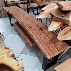 میز  تلوزیون روستیک از چوب درخت اوکالیپتوس و فلز 