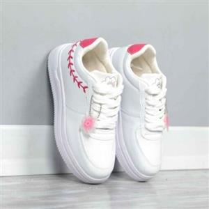 کتونی دخترانه هارت سفید قرمز (ارسال رایگان)