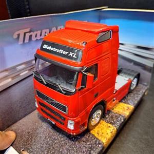 ماکت کشنده ولوو اف هاش 12 اتاق قدیم فلزی مقیاس 1.32 طول 17 سانت برندویلی  دارای جعبه