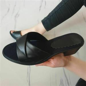 دمپایی پاشنه بلند زنانه و دخترانه کفش صندل لژدار چرم سفید و مشکی طبی سبک راحتی روفرشی رو فرشی مجلسی شیک چرم