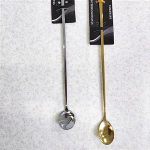 قاشق  مخصوص  پارچ  برای  هم  زدن  شربت  و دوغ  در رنگهای  طلایی  و نقره ای