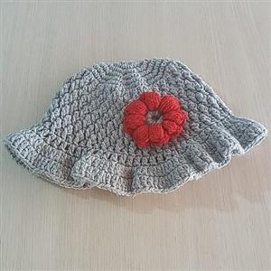 کلاه انگلیسی دخترانه دستباف مناسب پاپیز و بهار در رنگ های مختلف 
