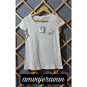 تیشرت سفید با طرح نوشته