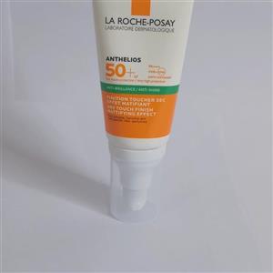 ژل کرم ضد آفتاب لاروش پوزای مدل Anti Shine Tinted Gel