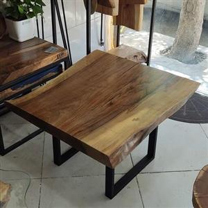 میز جلومبلی روستیک چوب گردو و رز ین با پایه فلزی پروفیلی