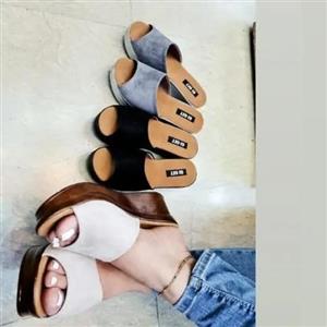 دمپایی روفرشی دمپایی طبی دمپایی سبک صندل روفرشی کلبه صندل سایز 37 الی 42 رنگ کرم و طوسی