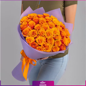 دسته گل رز نارنجی 35 شاخه 40 سانتی با کاغذ بنفش