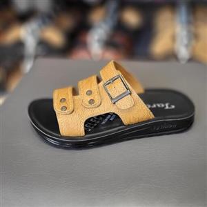 دمپایی و صندل بچگانه پسرانه زیره پیو و رویه چرم صنعتی درجه یک نرم وسبک بادوام باکیفیت مدل تارا رنگ عسلی 