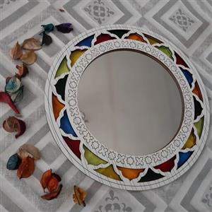 آینه دیواری  آبنوس دایره شکل  جنس چوبی دورتادور طرح دار منبت کاری شده بسیار زیبا  سفید رنگ