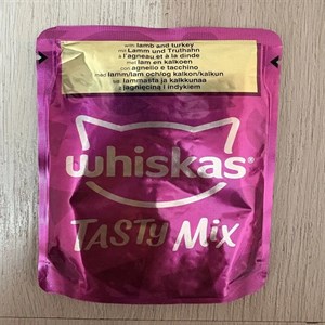 غذای پوچ گربه بالغ طعم میکس بره و بوقلمون ویسکاس (Whiskas Tasty Mix Lamb & Turkey In Gravy Pouch) وزن 85 گرم