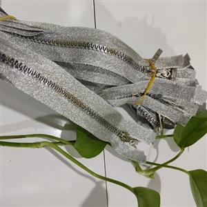 زیپ شلوار و لباس