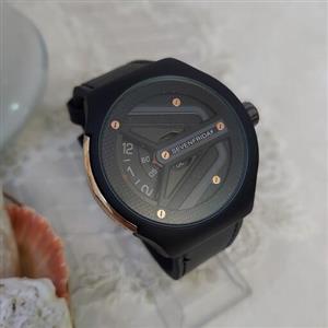 ساعت مردانه سون فرایدی seven friday  گرد طرح خاص مشکی