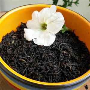 چای ممتاز زرین طعم گس قوی (500)گرمی زود دم فوق العاده خوش طعم و خوش رنگ  500گرم است